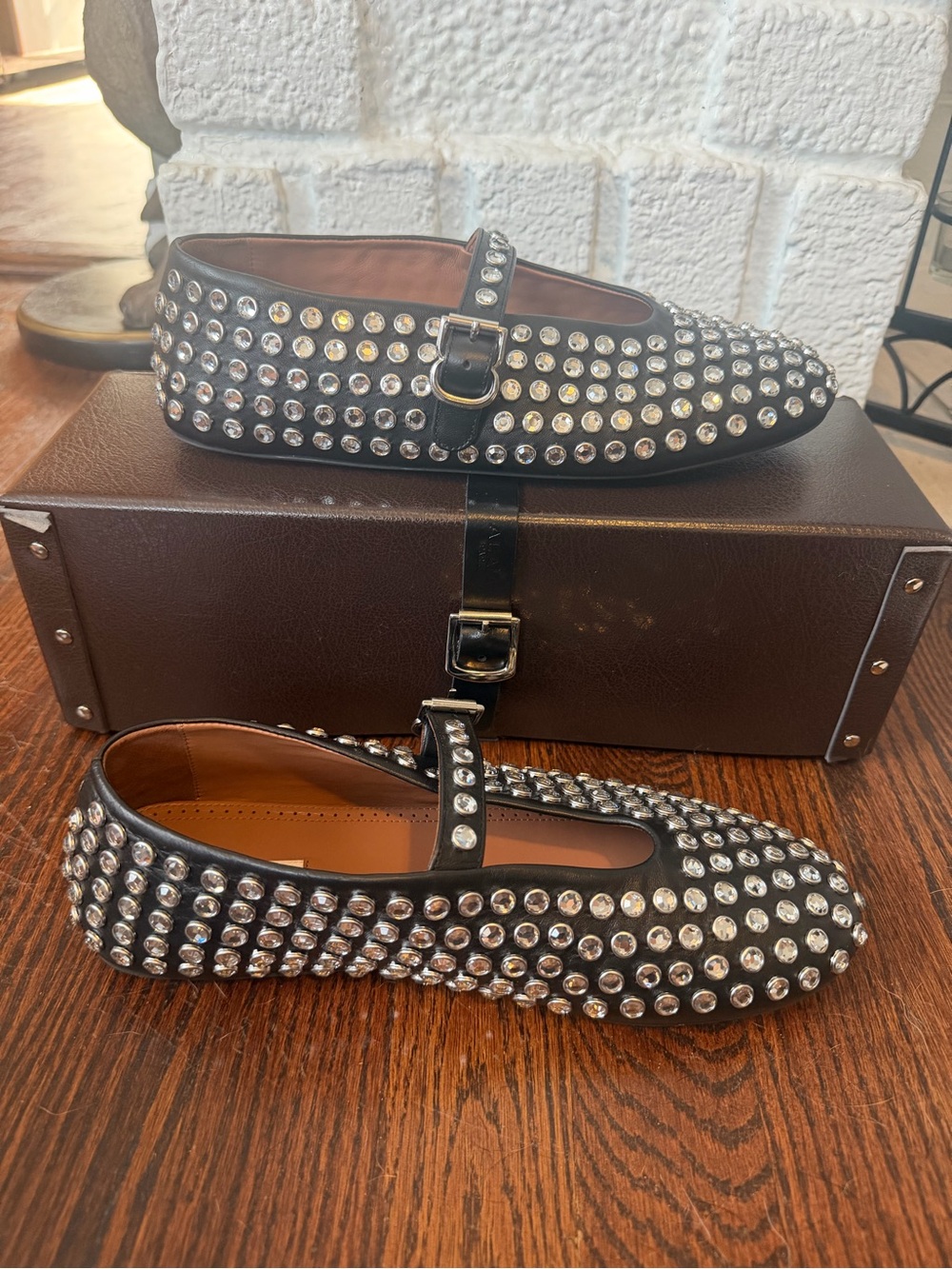 BRAND NEW! ALAIA BLACK MARY JANE FLATS WITH ALL OVER STUDS. SIZE: EU 39/US 9. - Picture 9 of 12
